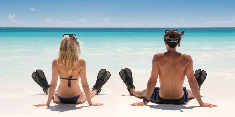 Snorklers-on-Beach Snorklers-on-Beach