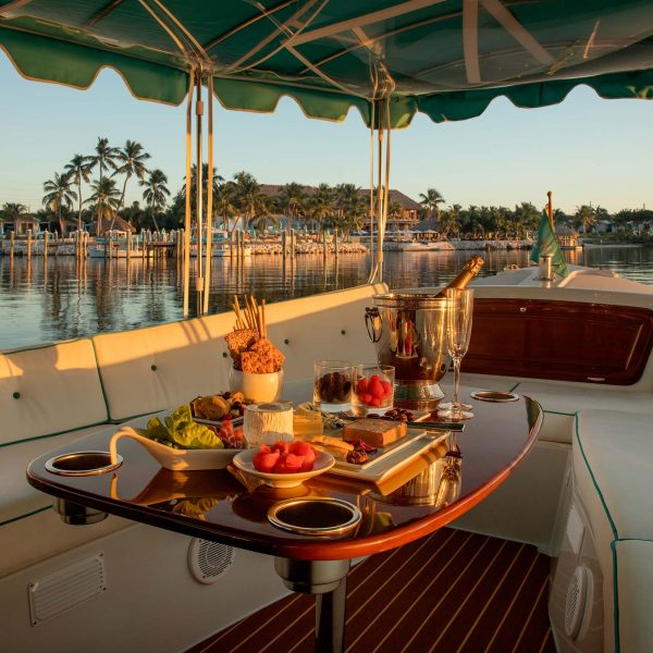BoatDining3 BoatDining3
