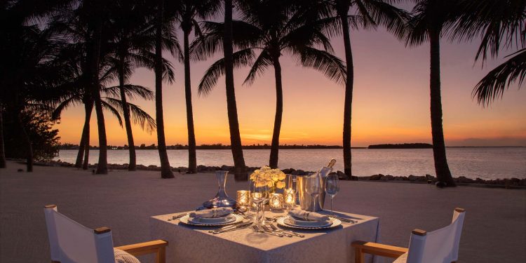 BeachDiningBackgroundLayered beach dining