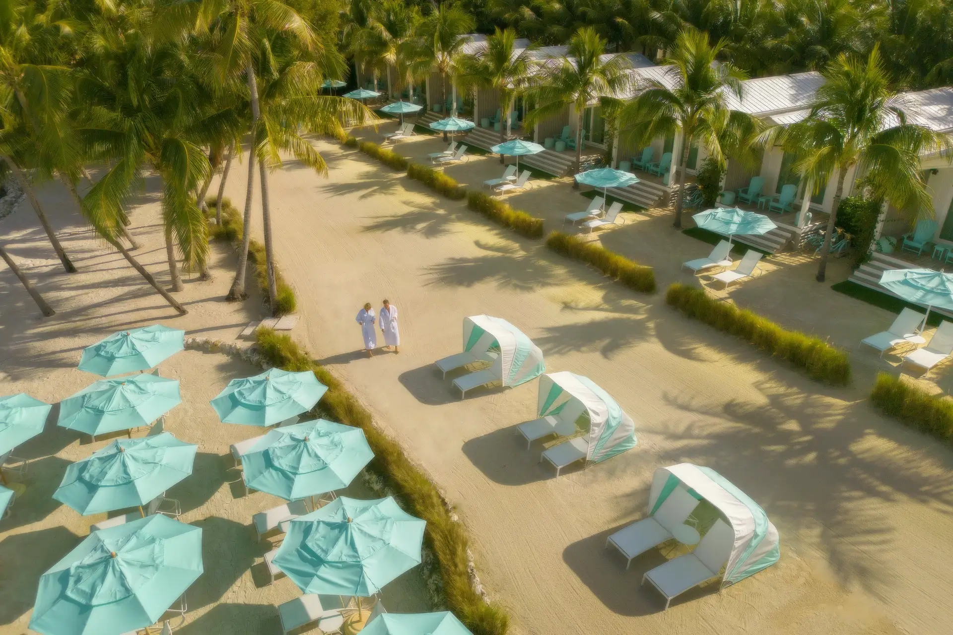 WalkingBeachBungalows