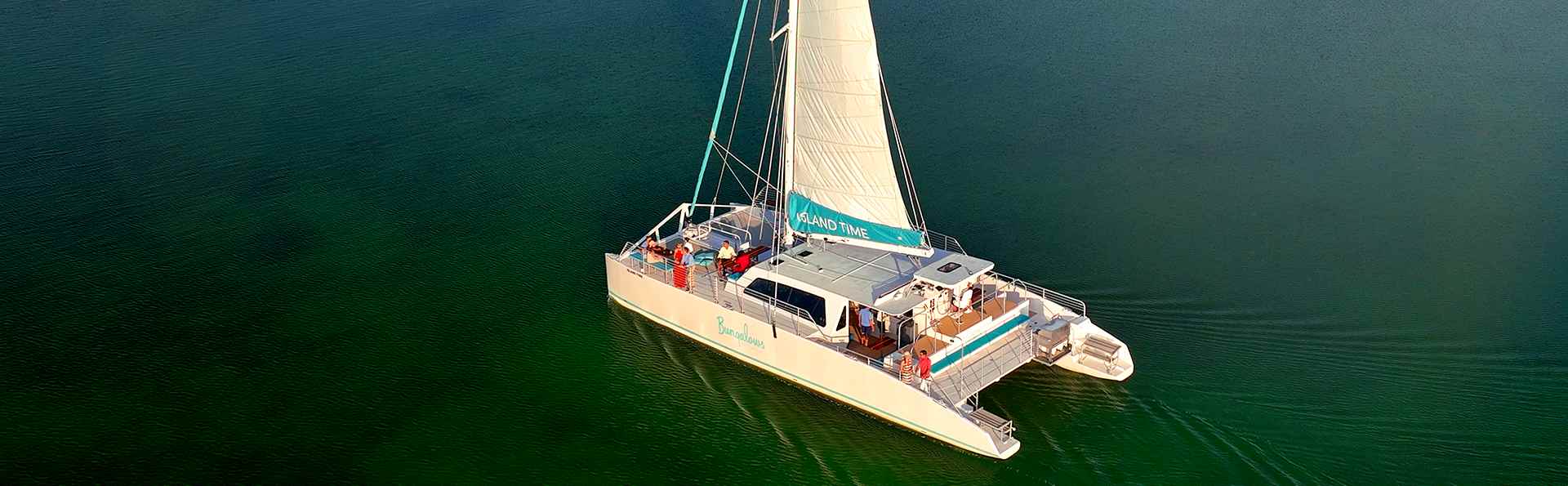 couples on a bungalows key largo boat